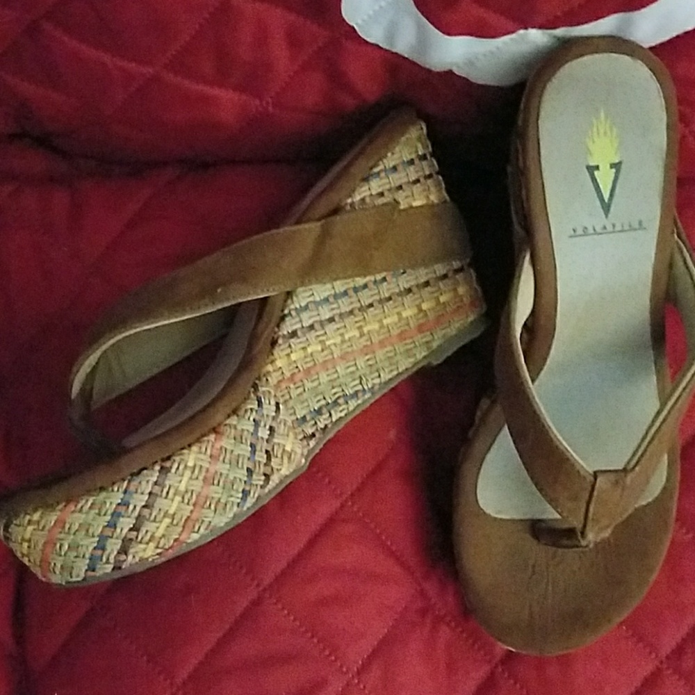 Volatile flip flops - Picture 2 of 3